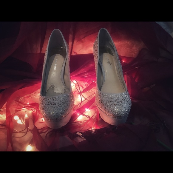 Gianni Bini stilettos in Dark Vanilla - Picture 2 of 7